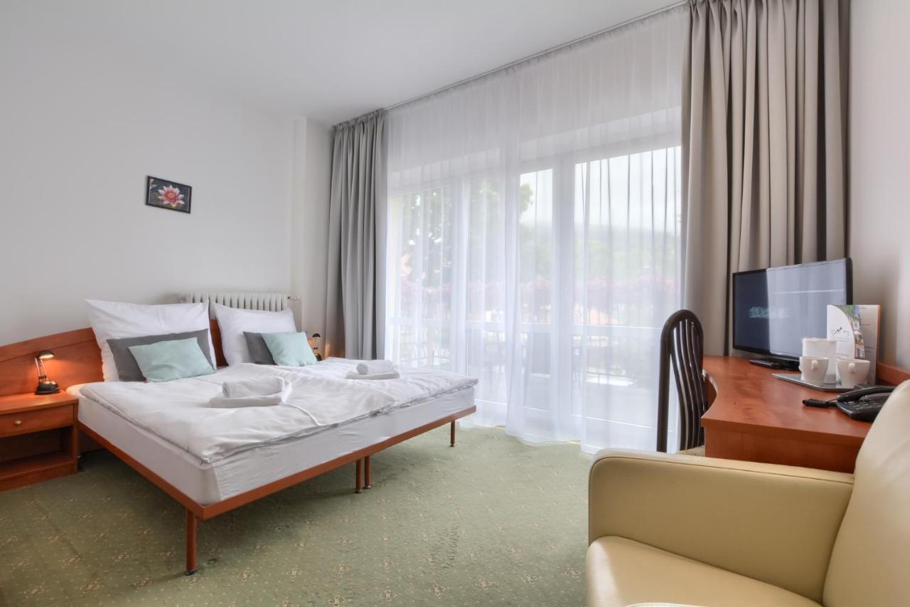 Hotel Krysztal Swieradow-Zdroj Luaran gambar